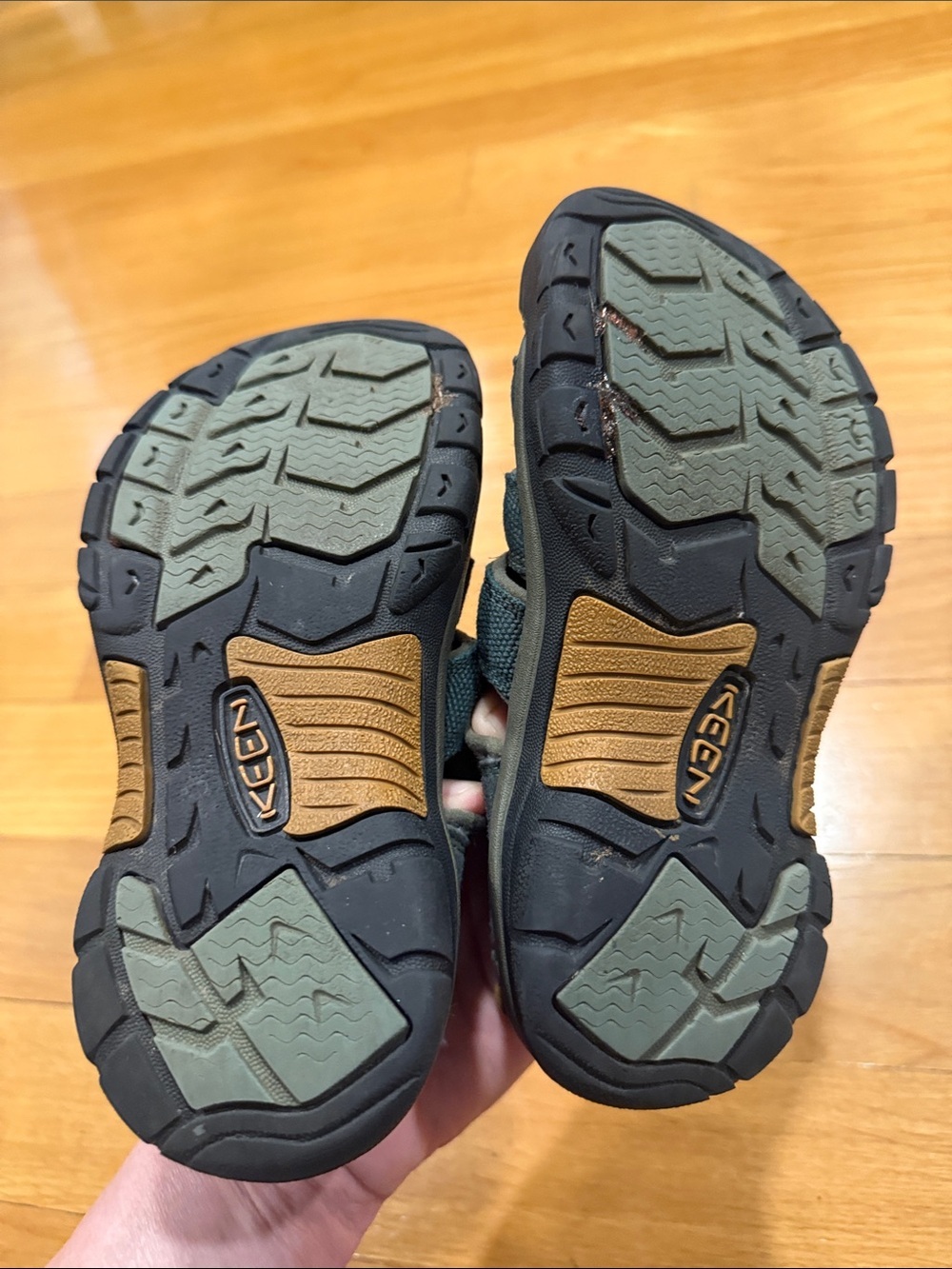 Keen Newport H2 sandals size 1. - Picture 6 of 7